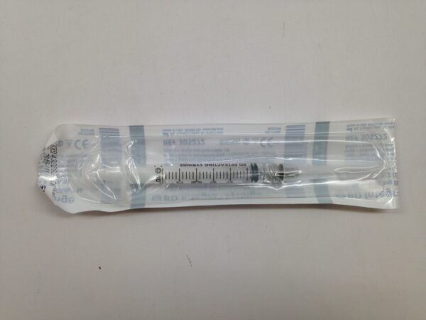 BD 305272 Integra Syringe With Retracting PrecisionGlide Needle, 3mL, 22G x 1 1/2 (38/Bag) (X)