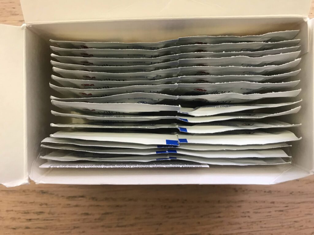 はくとん No.1273、1276、1279、1281、1283、1287 iPhone XR White 128 GB SIMフリー