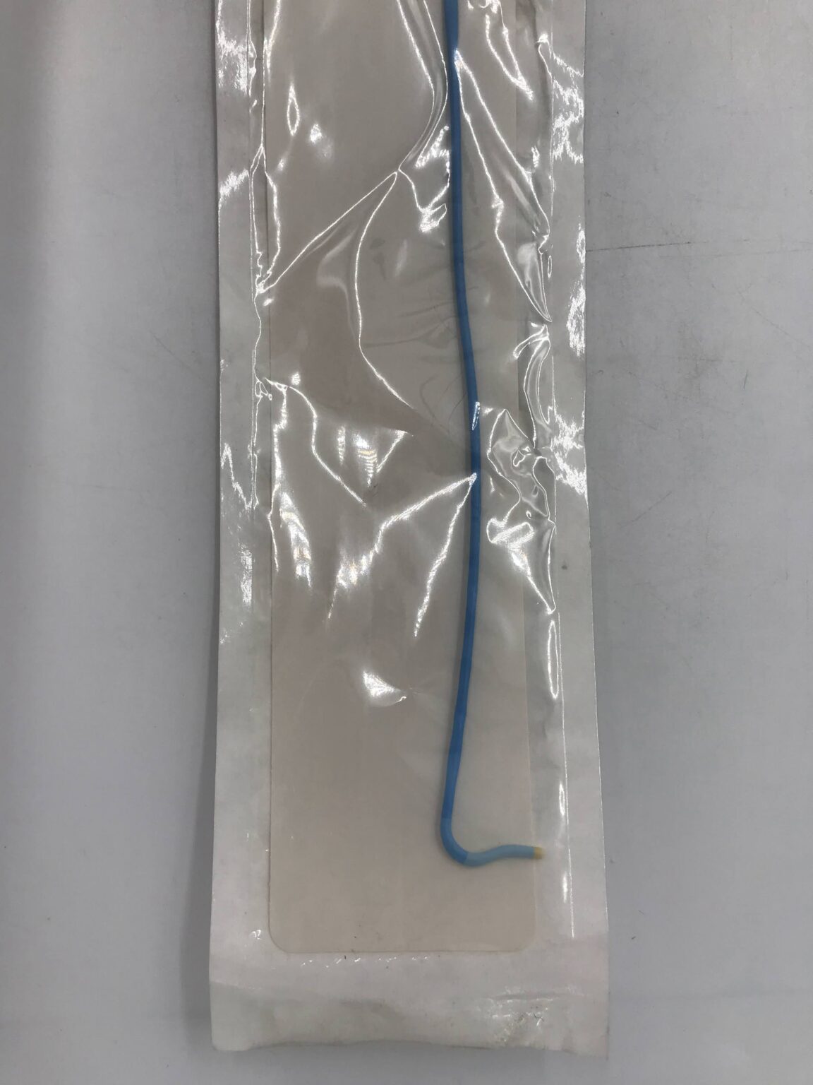 Cordis 588-846 Vista BriteTip Guiding Catheter AR 2 8F (X) - GB Cordis 588-846 Vista BriteTip Guiding Catheter AR 2 8F (X) - GB