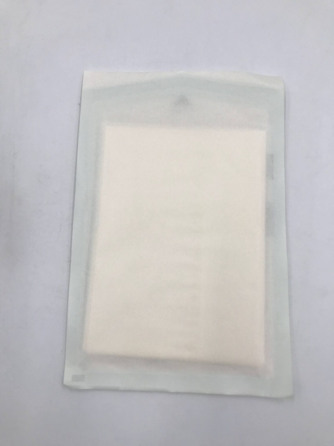 マザーガーデン　テープ McKesson 25-517 Drape/Towel Fenestrated 18in x 26in (46/Lot)(X