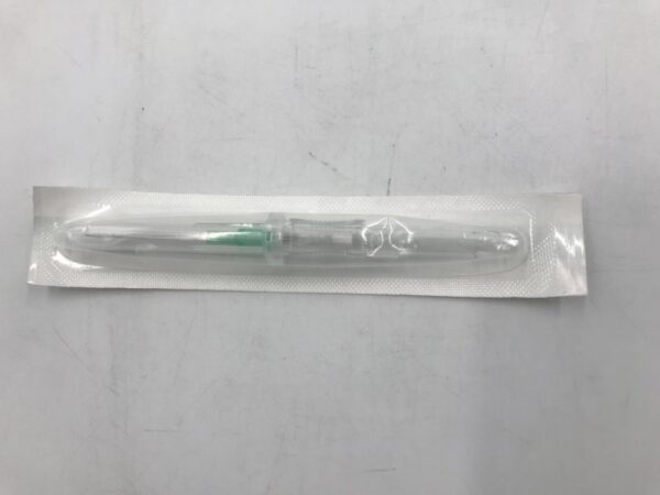 Smiths Medical 3065 Jelco ProtectIV Plus Safety I.V. Catheter-Radiopaque 18G x 1 1/4" (X)