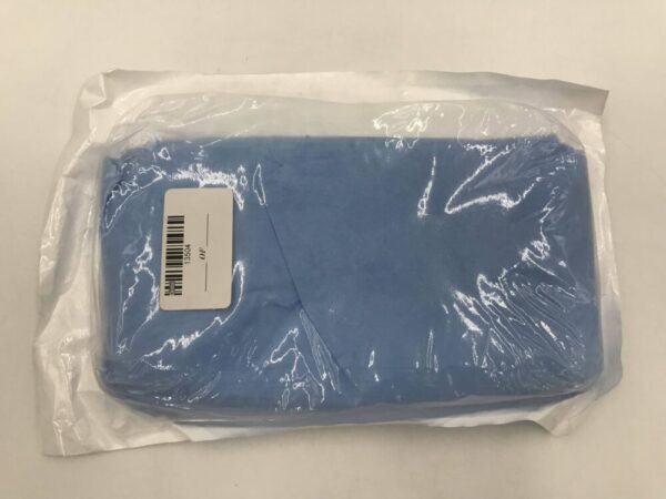Medline MDT2168052XR White X-Ray O.R. Towels 17in x 26in (2/Package)