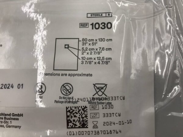 3M 1030 Steri-Drape Small Drape with Adhesive Aperture 80cm x 130cm (31in x 51in)