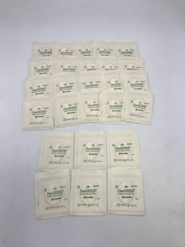ConvaTec 187932 DuoDerm Extra Thin Spots 1-3/4" x 1-1/2" (4.4 x 3.8cm) (26/Lot) (X)