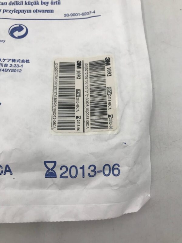 3M 1092 Steri-Drape Small Drape with Adhesive Aperture 57cm x 66cm (X)
