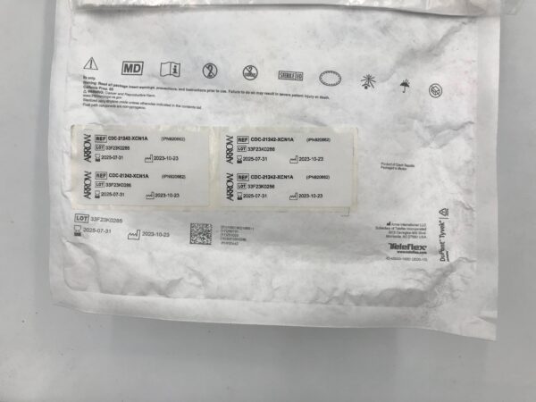 ARROW CDC-21242-XCN1A Arrowg+ard Blue MAC Two-Lumen Central Venous Access 9F x 11.5cm x .035" (SD)